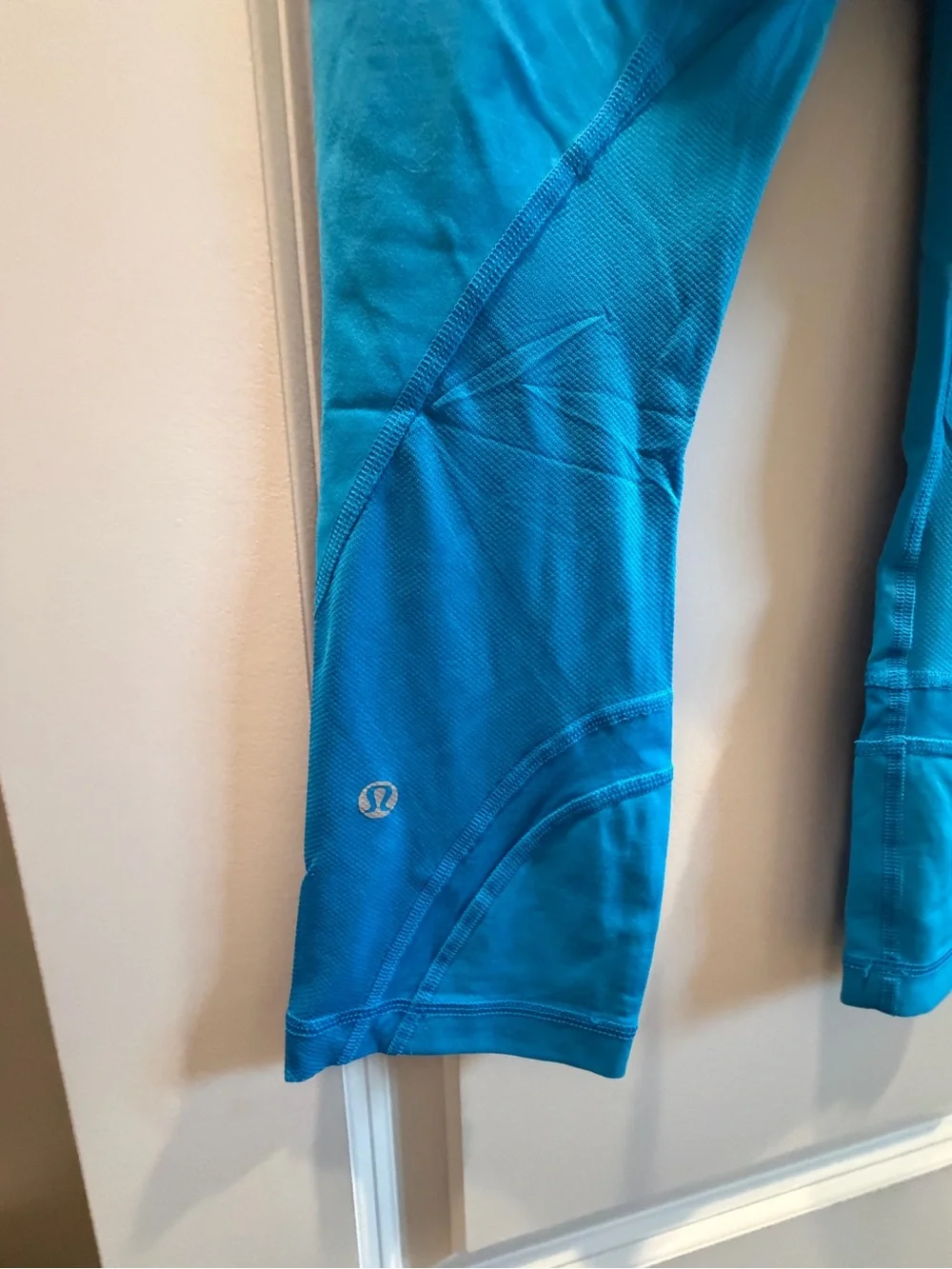 Women’s Bright Blue Lululemon Capri Leggings with Contrast Waistband